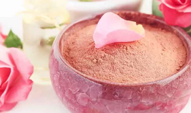 Bath Powder for Skin Whitening: குளியல் பவுடர் உங்கள் சருமத்திற்கு நல்லதா? Bath Powder for Skin Whitening: குளியல் பவுடர் உங்கள் சருமத்திற்கு நல்லதா?
