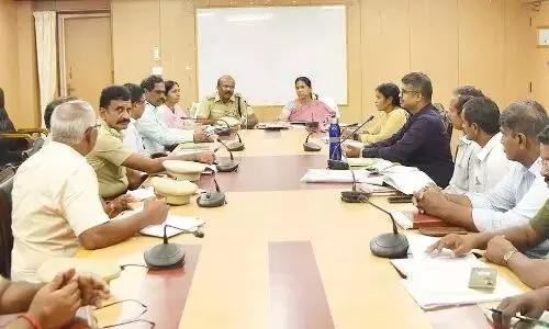 பட்டாசு விற்பனை நிலையங்கள் விதிமுறைகளுடன் செயல்படுவதை உறுதி செய்ய ஆட்சியர் அறிவுறுத்தல் பட்டாசு விற்பனை நிலையங்கள் விதிமுறைகளுடன் செயல்படுவதை உறுதி செய்ய ஆட்சியர் அறிவுறுத்தல்