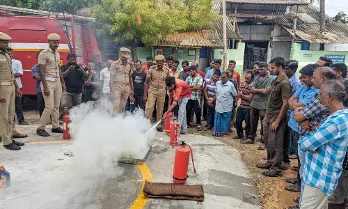 தீயணைப்பு துறை சார்பில் செயல்முறை விளக்க விழிப்புணர்வு முகாம்..! தீயணைப்பு துறை சார்பில் செயல்முறை விளக்க விழிப்புணர்வு முகாம்..!