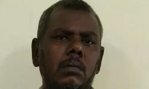 கோவில்பட்டி செயின் பறிப்பு வழக்கில் 8 ஆண்டுகளாக தலைமறைவாக இருந்தவர் கைது கோவில்பட்டி செயின் பறிப்பு வழக்கில் 8 ஆண்டுகளாக தலைமறைவாக இருந்தவர் கைது