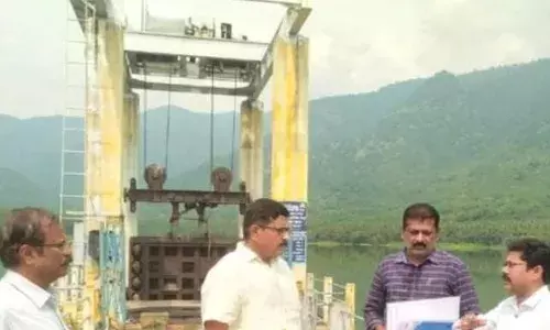 மருதாநதி அணையை அதிகாரிகள் நேரில் பார்வையிட்டு ஆய்வு மருதாநதி அணையை அதிகாரிகள் நேரில் பார்வையிட்டு ஆய்வு