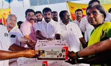 கலைஞர் நூற்றாண்டு விழா: ஏழை எளிய மக்களுக்கு இலவச குக்கர் கலைஞர் நூற்றாண்டு விழா: ஏழை எளிய மக்களுக்கு இலவச குக்கர்