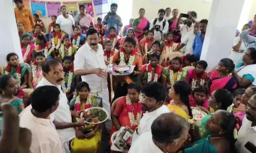 குழந்தைகள் வளர்ச்சி திட்டத்தின் கீழ் கர்ப்பிணி பெண்களுக்கு சமுதாய வளைகாப்பு..! குழந்தைகள் வளர்ச்சி திட்டத்தின் கீழ் கர்ப்பிணி பெண்களுக்கு சமுதாய வளைகாப்பு..!