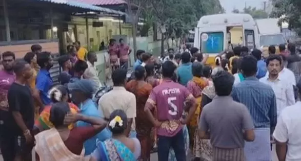 கோயில் திருவிழாவில் பட்டாசு விபத்து: 10க்கும் மேற்பட்டோர் காயம் கோயில் திருவிழாவில் பட்டாசு விபத்து: 10க்கும் மேற்பட்டோர் காயம்