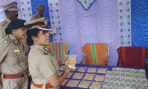 காரிமங்கலம் அருகே தொழிலதிபர்களை குறி வைத்து கொள்ளையடித்த கும்பல் காரிமங்கலம் அருகே தொழிலதிபர்களை குறி வைத்து கொள்ளையடித்த கும்பல்