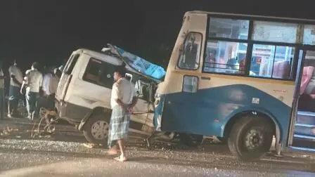 செங்கம் அருகே அரசுப் பேருந்து - சொகுசு கார் மோதி கோர விபத்து: 6 பேர் உயிரிழப்பு செங்கம் அருகே அரசுப் பேருந்து - சொகுசு கார் மோதி கோர விபத்து: 6 பேர் உயிரிழப்பு