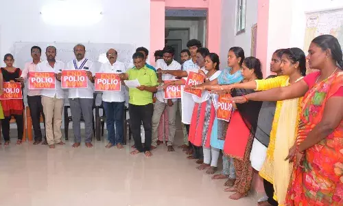 கோவில்பட்டியில் போலியோ இல்லா உலகத்தை படைத்திட மாணவர்கள் உறுதியேற்பு! கோவில்பட்டியில் போலியோ இல்லா உலகத்தை படைத்திட மாணவர்கள் உறுதியேற்பு!