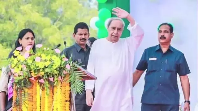 Odisa CM Naveen Patnaik In Tamil 23 ஆண்டுகளுக்கு மேலாக 5 முறை முதல்வராக ஆட்சியில் தொடரும் நவீன்பட்நாயக்.....சாதனை Odisa CM Naveen Patnaik In Tamil 23 ஆண்டுகளுக்கு மேலாக 5 முறை முதல்வராக ஆட்சியில் தொடரும் நவீன்பட்நாயக்.....சாதனை