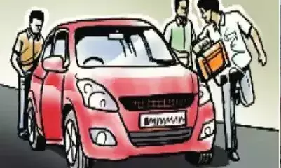 கோவையில் மிளகாய் பொடி தூவி பணம், செல்போன் பறிப்பு: மூவர் கைது கோவையில் மிளகாய் பொடி தூவி பணம், செல்போன் பறிப்பு: மூவர் கைது