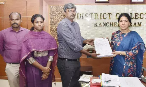 காஞ்சிபுரம் வரைவு வாக்காளர் பட்டியலை வெளியிட்ட  மாவட்ட ஆட்சியர் காஞ்சிபுரம் வரைவு வாக்காளர் பட்டியலை வெளியிட்ட  மாவட்ட ஆட்சியர்