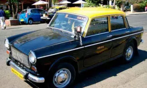 Kaali Peeli Taxi-டன் நினைவுகளை சுமந்த பிரீமியர் பத்மினி..! ஆனந்த் மஹிந்திரா நெகிழ்ச்சி..! Kaali Peeli Taxi-டன் நினைவுகளை சுமந்த பிரீமியர் பத்மினி..! ஆனந்த் மஹிந்திரா நெகிழ்ச்சி..!