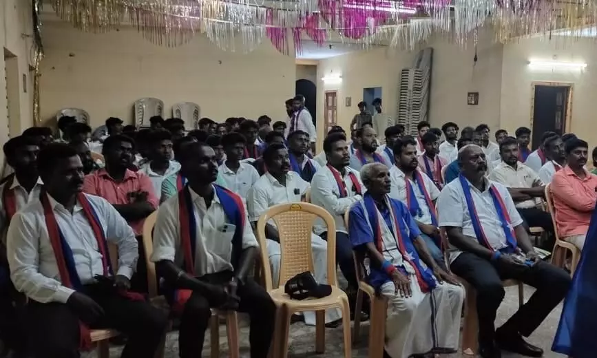 திருவள்ளூர் அருகே விடுதலை சிறுத்தைகள் கட்சி செயற்குழு கூட்டம் திருவள்ளூர் அருகே விடுதலை சிறுத்தைகள் கட்சி செயற்குழு கூட்டம்