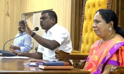 ‘தாலிய கழட்டுவேன்’ -கோவில்பட்டி நகராட்சி கூட்டத்தில் கவுன்சிலர் ஆவேசம் ‘தாலிய கழட்டுவேன்’ -கோவில்பட்டி நகராட்சி கூட்டத்தில் கவுன்சிலர் ஆவேசம்