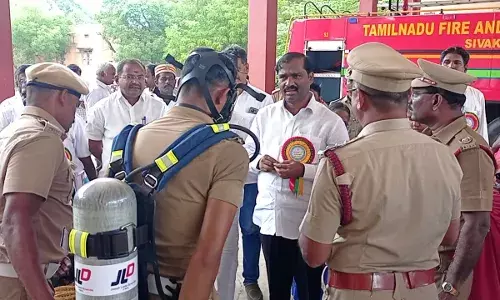 சிவகாசி தீயணைப்பு நிலையத்தில் சட்டமன்ற உறுதிமொழிக் குழுவினர் ஆய்வு சிவகாசி தீயணைப்பு நிலையத்தில் சட்டமன்ற உறுதிமொழிக் குழுவினர் ஆய்வு