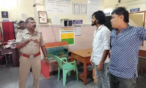 காவல் நிலையத்தில் ஆஜராகி கையெழுத்திட்ட டிடிஎஃப் வாசன் காவல் நிலையத்தில் ஆஜராகி கையெழுத்திட்ட டிடிஎஃப் வாசன்