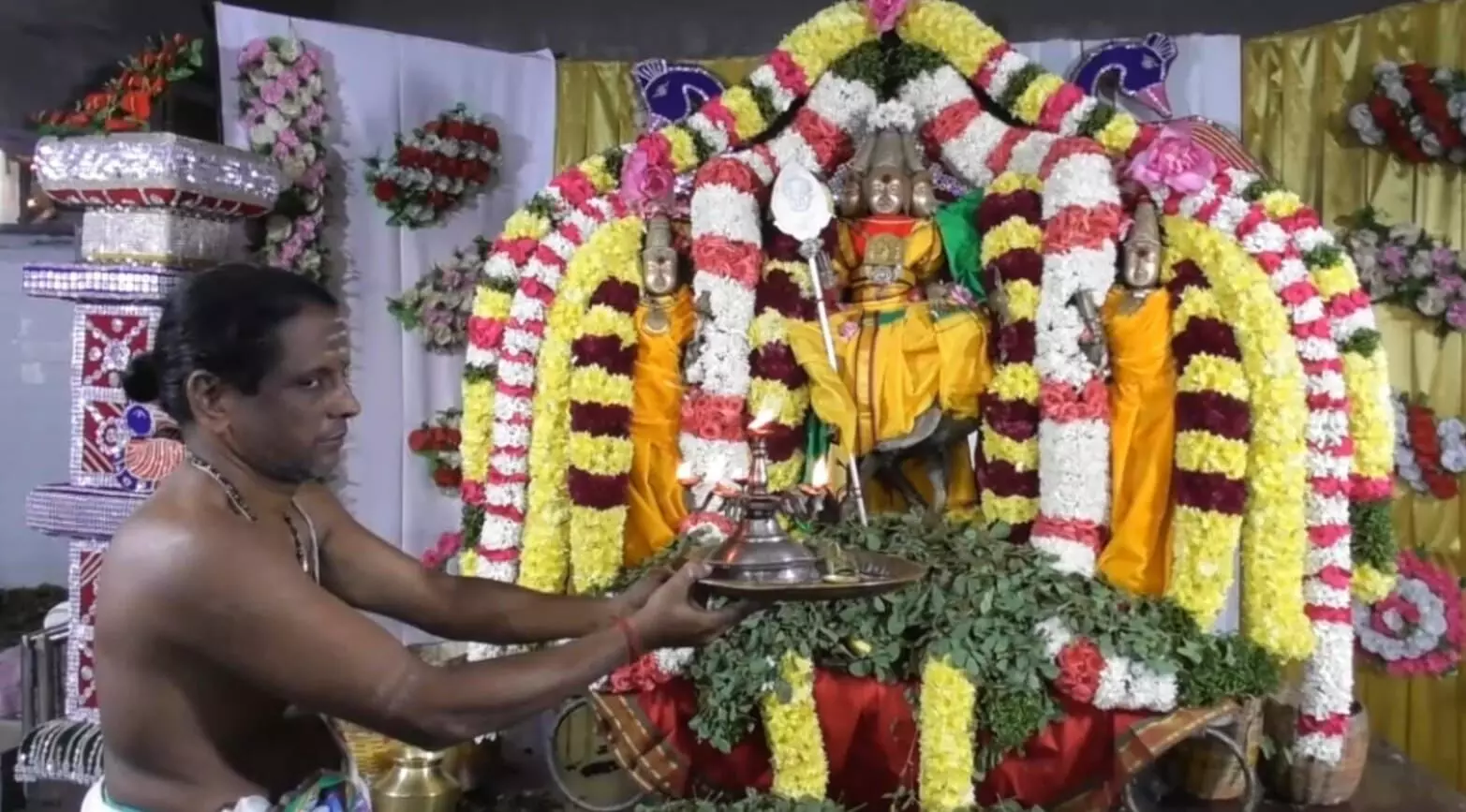 திருத்தணி முருகன் கோவிலில் கந்தசஷ்டி விழாவையொட்டி லட்சார்ச்சனை திருத்தணி முருகன் கோவிலில் கந்தசஷ்டி விழாவையொட்டி லட்சார்ச்சனை