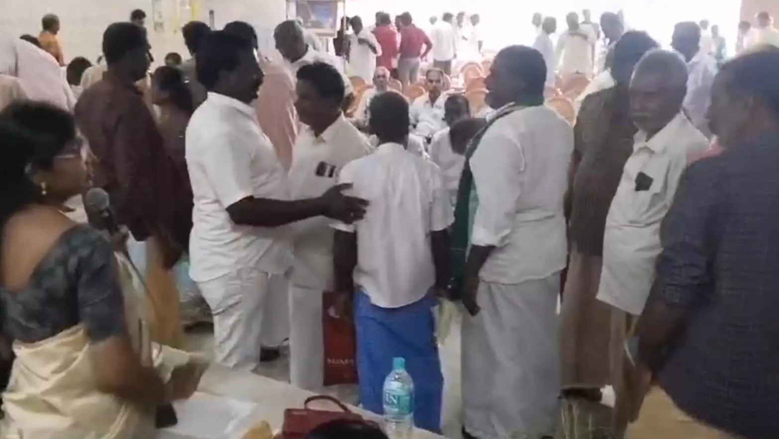 Farmer Awareness Meet பொன்னேரியில் விவசாயிகள் விழிப்புணர்வு கூட்டம் :அதிகாரிகளுடன் வாக்குவாதம். Farmer Awareness Meet பொன்னேரியில் விவசாயிகள் விழிப்புணர்வு கூட்டம் :அதிகாரிகளுடன் வாக்குவாதம்.