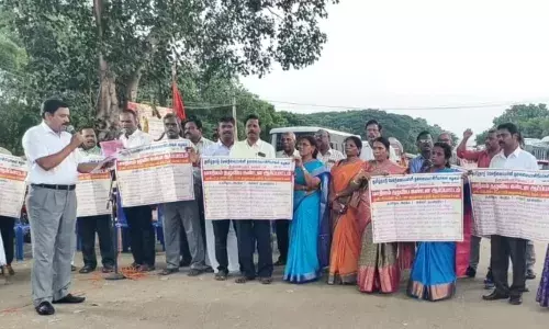 தலைமை ஆசிரியர்கள் கண்டன ஆர்ப்பாட்டம்..! தலைமை ஆசிரியர்கள் கண்டன ஆர்ப்பாட்டம்..!