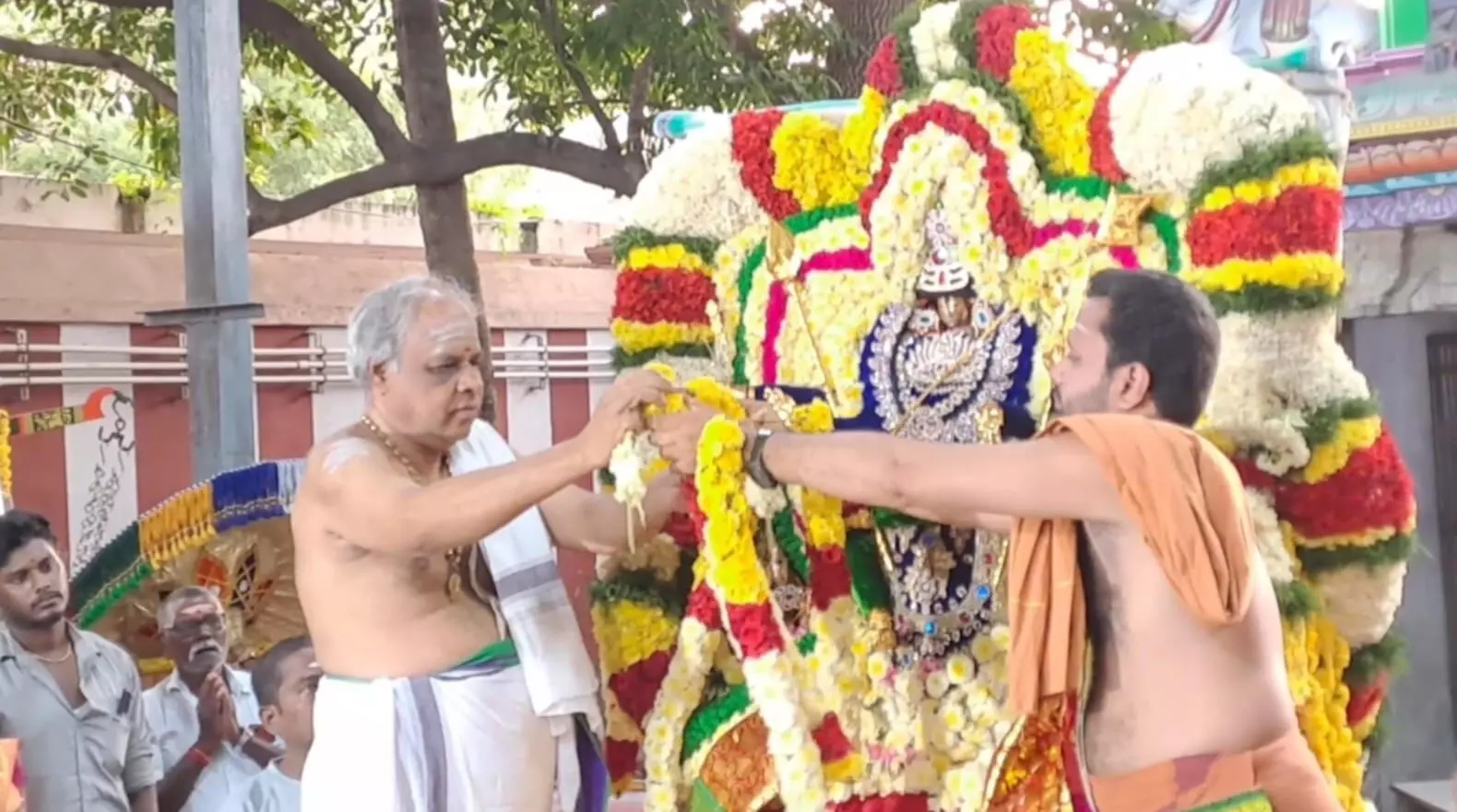 Siruvapuri Murugan Temple Sasti Vizha சிறுவாபுரி கோவிலில் முருகன் திருக்கல்யாணம் திரளான பக்தர்கள் சுவாமி தரிசனம் Siruvapuri Murugan Temple Sasti Vizha சிறுவாபுரி கோவிலில் முருகன் திருக்கல்யாணம் திரளான பக்தர்கள் சுவாமி தரிசனம்
