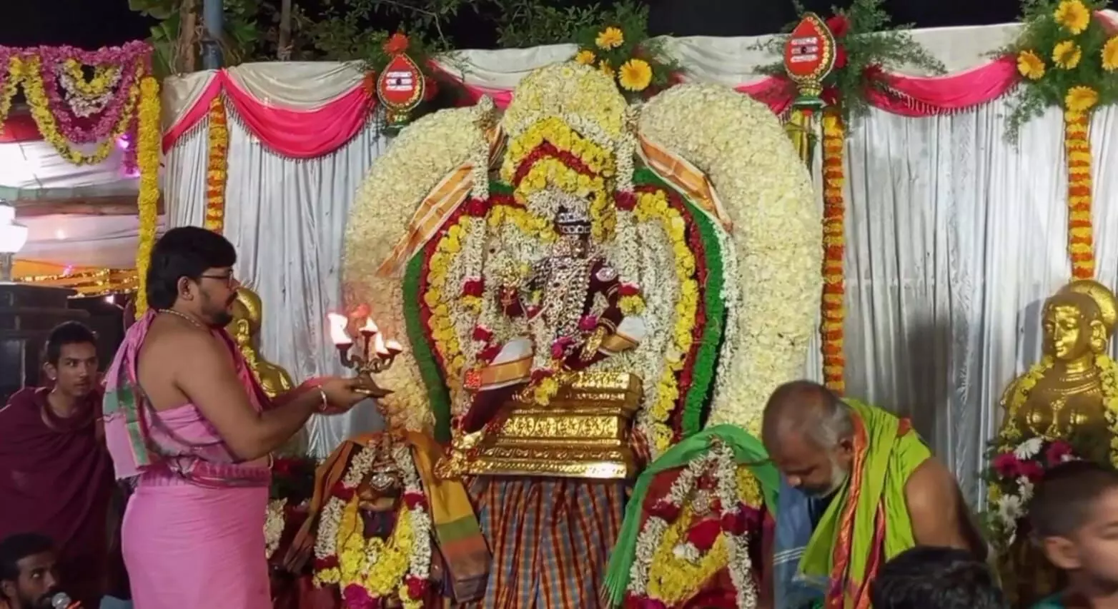 பொன்னேரி அருகே கந்த சஷ்டி விழாவில் முருக பெருமானுக்கு திருக்கல்யாணம் பொன்னேரி அருகே கந்த சஷ்டி விழாவில் முருக பெருமானுக்கு திருக்கல்யாணம்
