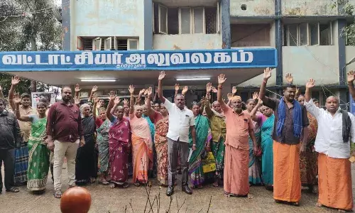 கும்மிடிப்பூண்டி வட்டாட்சியர் அலுவலகத்தை பாதிக்கப்பட்ட மக்கள்  முற்றுகை..!