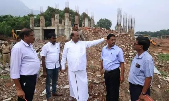 திருவண்ணாமலையில் புதிய பேருந்து நிலையத்தில் அமைச்சர் ஆய்வு திருவண்ணாமலையில் புதிய பேருந்து நிலையத்தில் அமைச்சர் ஆய்வு