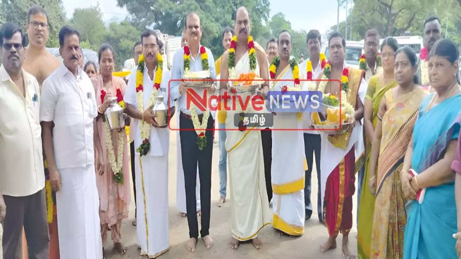 பண்ணாரி அம்மனுக்கு மைசூர் சாமுண்டீஸ்வரி கோவிலில் இருந்து வஸ்திர மரியாதை பண்ணாரி அம்மனுக்கு மைசூர் சாமுண்டீஸ்வரி கோவிலில் இருந்து வஸ்திர மரியாதை