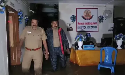ஆவடி காவல் நிலையத்தில் மழை நீர் புகுந்தது..! ஆவடி காவல் நிலையத்தில் மழை நீர் புகுந்தது..!