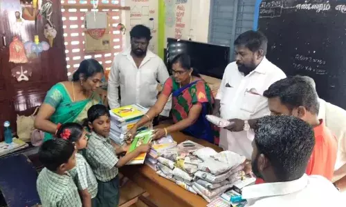 அமைச்சர் உதயநிதி பிறந்த நாள் விழாவை முன்னிட்டு பள்ளி மாணவர்களுக்கு நலத்திட்டங்கள்