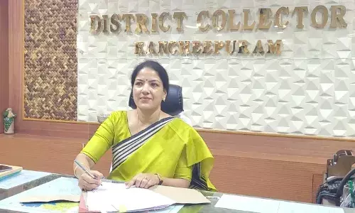 புயல் எச்சரிக்கை தொடர்ந்து திங்கட்கிழமை பள்ளி , கல்லூரிகளுக்கு விடுமுறை புயல் எச்சரிக்கை தொடர்ந்து திங்கட்கிழமை பள்ளி , கல்லூரிகளுக்கு விடுமுறை