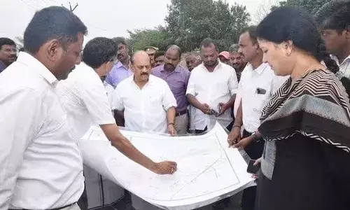 மிக்ஜம் புயல் பாதிப்பை எதிர்கொள்ள ஆயத்தம்!   மழைநீர் வெளியேற்றும் பணிகள் தீவிரம் மிக்ஜம் புயல் பாதிப்பை எதிர்கொள்ள ஆயத்தம்!   மழைநீர் வெளியேற்றும் பணிகள் தீவிரம்