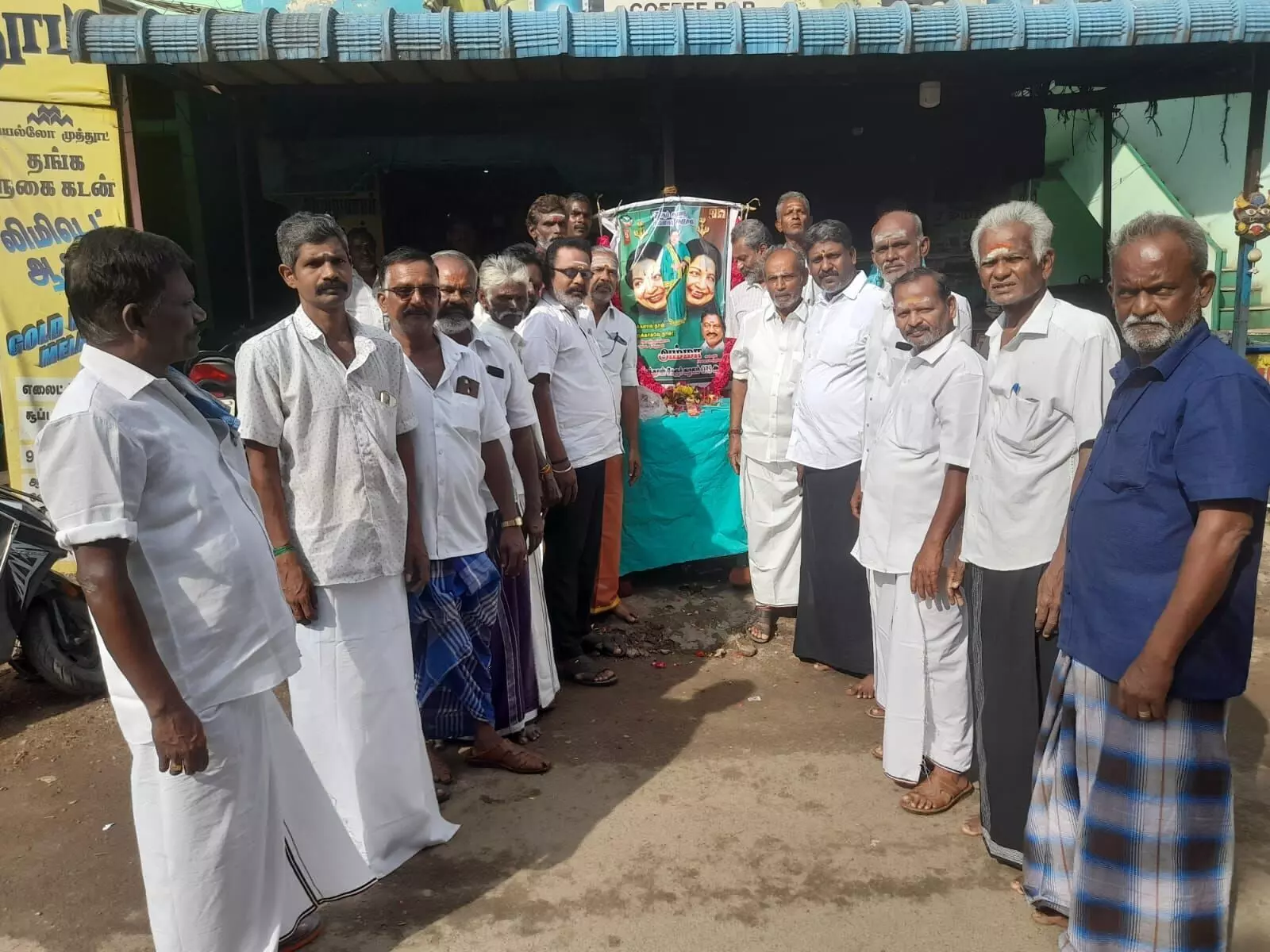 Former Cm Jayalalitha Anniversary Day சோழவந்தான்அலங்காநல்லூர் அதிமுக சார்பில் ஜெ...நினைவு தினம் அனுசரிப்பு Former Cm Jayalalitha Anniversary Day சோழவந்தான்அலங்காநல்லூர் அதிமுக சார்பில் ஜெ...நினைவு தினம் அனுசரிப்பு
