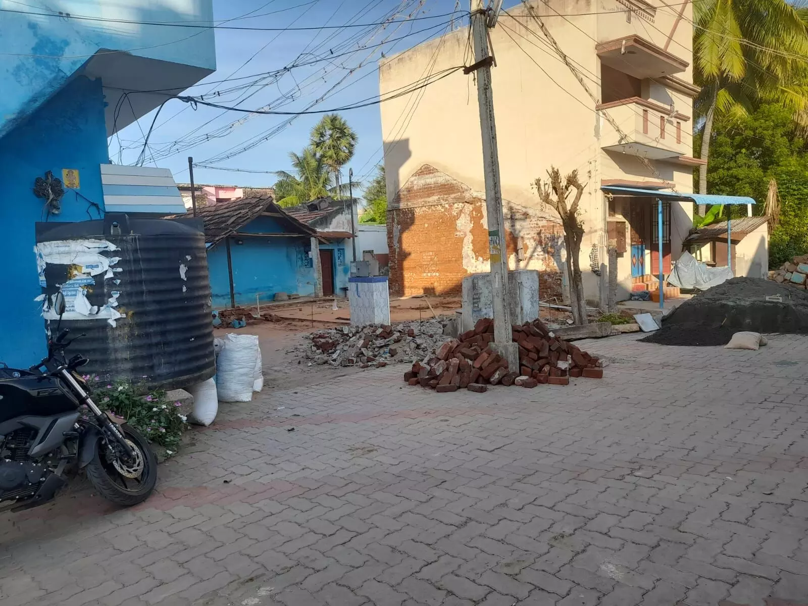 Drinking Water Tank Removal சோழவந்தான் பேரூராட்சியில் குடிநீர் தொட்டி உடைப்பு: கவுன்சிலர் புகார். Drinking Water Tank Removal சோழவந்தான் பேரூராட்சியில் குடிநீர் தொட்டி உடைப்பு: கவுன்சிலர் புகார்.