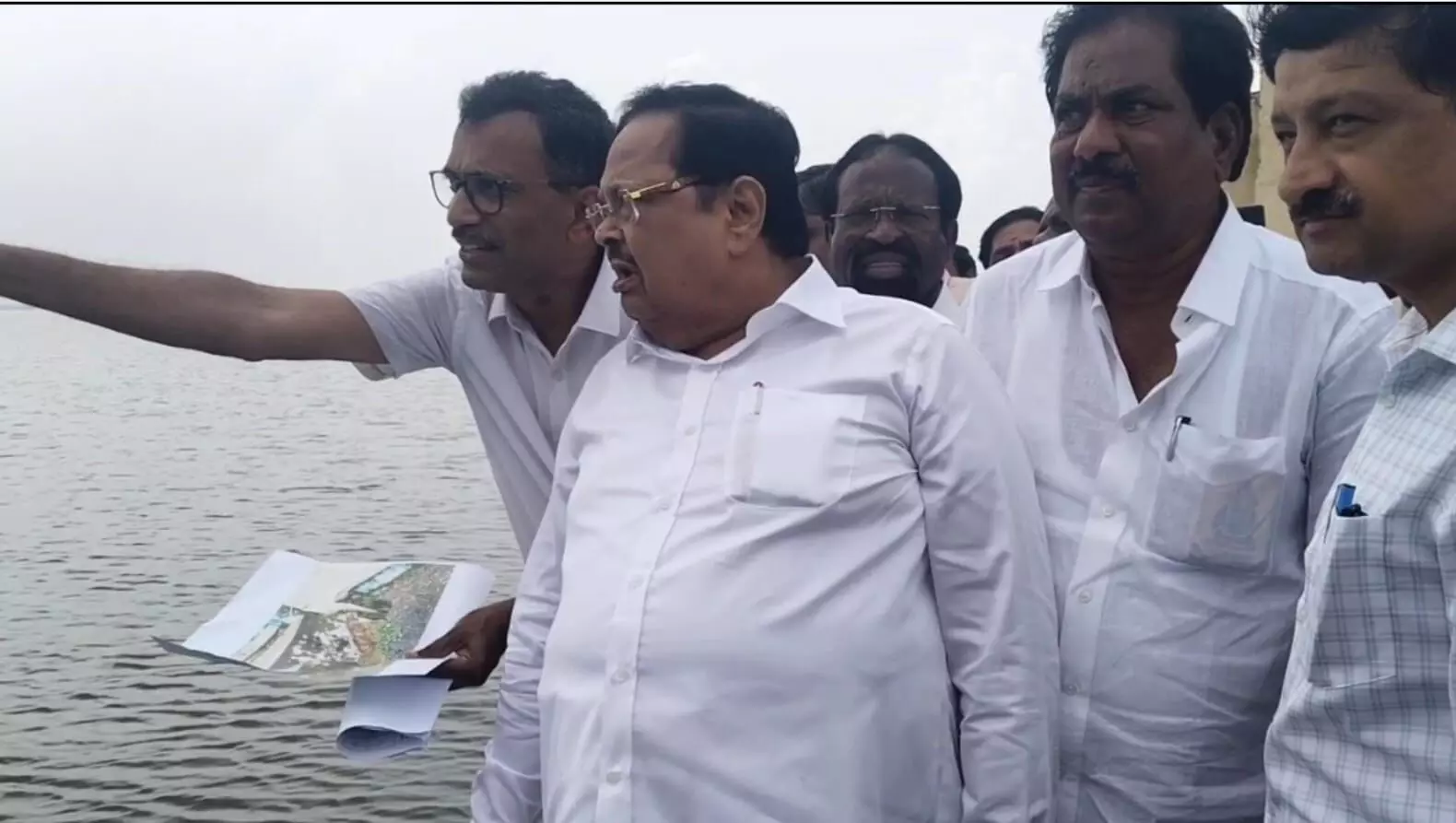 வதந்திகளை நம்ப வேண்டாம்: புழல் ஏரியை ஆய்வு செய்த பின் அமைச்சர் துரைமுருகன் பேட்டி வதந்திகளை நம்ப வேண்டாம்: புழல் ஏரியை ஆய்வு செய்த பின் அமைச்சர் துரைமுருகன் பேட்டி