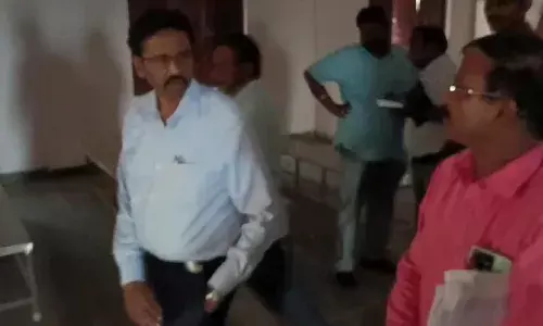 கோவில்பட்டி அரசு கல்லூரி மகளிர் விடுதியில் ஆட்சியர் லட்சுமிபதி திடீர் ஆய்வு