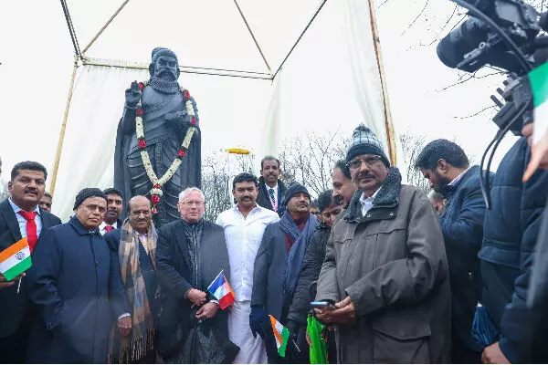 பிரான்சில் திருவள்ளுவர் சிலை திறப்பு! கலாச்சார உறவுக்கான சான்று..! பிரான்சில் திருவள்ளுவர் சிலை திறப்பு! கலாச்சார உறவுக்கான சான்று..!