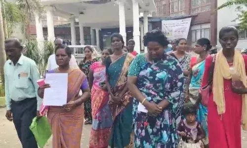 செல்போன் கோபுரம் அமைக்க எதிர்ப்பு : மாவட்ட ஆட்சியரிடம் மனு..! செல்போன் கோபுரம் அமைக்க எதிர்ப்பு : மாவட்ட ஆட்சியரிடம் மனு..!