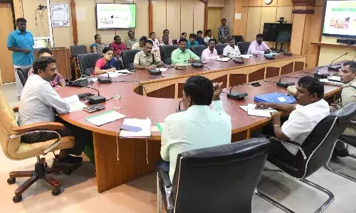 மரங்களில் ஆணி அடித்து சேதப்படுத்துவோர் மீது நடவடிக்கை: மாவட்ட ஆட்சியர் உறுதி மரங்களில் ஆணி அடித்து சேதப்படுத்துவோர் மீது நடவடிக்கை: மாவட்ட ஆட்சியர் உறுதி