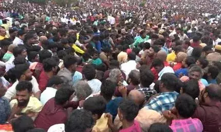 திருச்செந்தூர் தேரிக்குடியிருப்பு கற்குவேல் அய்யனார் கோயிலில் கள்ளர் வெட்டுத் திருவிழா திருச்செந்தூர் தேரிக்குடியிருப்பு கற்குவேல் அய்யனார் கோயிலில் கள்ளர் வெட்டுத் திருவிழா