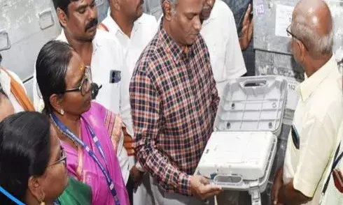 திருப்பத்தூரில் வாக்குப் பதிவு இயந்திரங்கள் அனுப்பிவைப்பு