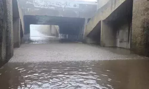 Kovilpatty Heavy Rain   கோவில்பட்டி பகுதியில் கனமழை: சாலைகளில் தேங்கிய மழைநீரால் மக்கள் பாதிப்பு Kovilpatty Heavy Rain   கோவில்பட்டி பகுதியில் கனமழை: சாலைகளில் தேங்கிய மழைநீரால் மக்கள் பாதிப்பு