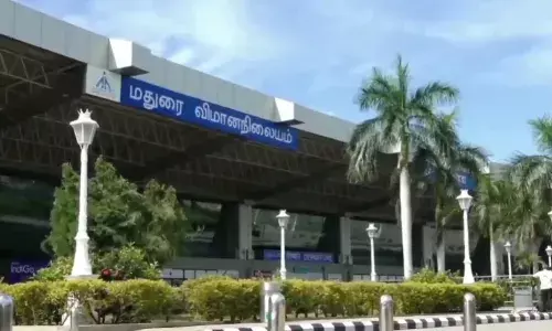 மதுரை விமான நிலையத்தில் கடத்திவரப்பட்ட தங்கம் பறிமுதல்