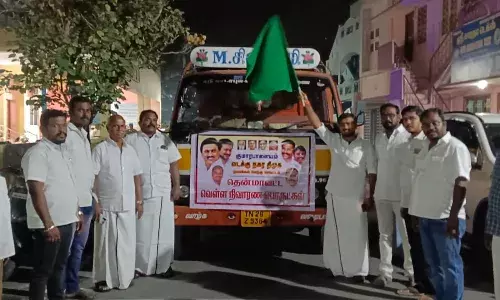 குமாரபாளையம் நகர தி.மு.க. சார்பில் தென் மாவட்டங்களுக்கு நிவாரண பொருட்கள்