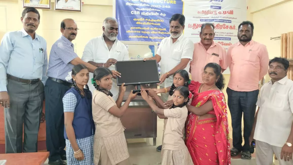 மீஞ்சூரில் பள்ளிக்கு உபகரணங்கள் வழங்கல் நிகழ்ச்சி மீஞ்சூரில் பள்ளிக்கு உபகரணங்கள் வழங்கல் நிகழ்ச்சி