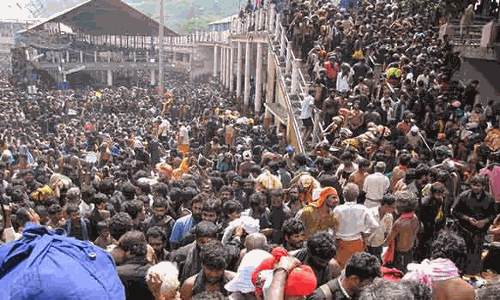 Sabarimala Ayyappan Temple- சபரிமலையில் குளறுபடியான ஏற்பாடுகளை செய்த தேவசம்போர்டு; அய்யப்ப பக்தர்கள் குற்றச்சாட்டு