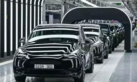 Tesla latest Model Y SUV-Tesla Inc.ஸ்மாஷ் ஹிட்  Y -ன் லேட்டஸ்ட் மாடல்..!