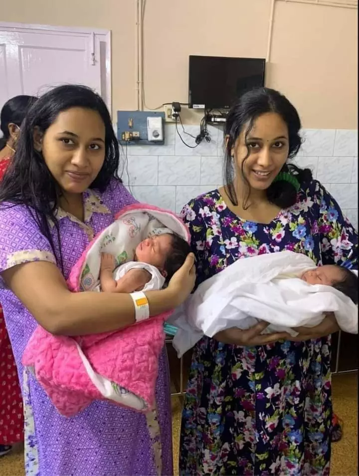 கேரள இரட்டை சகோதரிகளுக்கு ஒரே நாளில் திருமணம்; பிரசவம் கேரள இரட்டை சகோதரிகளுக்கு ஒரே நாளில் திருமணம்; பிரசவம்
