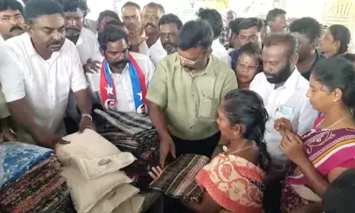 மழை வெள்ள பாதிப்பை மத்திய அரசு பேரிடராக அறிவிக்க வேண்டும்: தொல். திருமாவளவன் பேட்டி..! மழை வெள்ள பாதிப்பை மத்திய அரசு பேரிடராக அறிவிக்க வேண்டும்: தொல். திருமாவளவன் பேட்டி..!