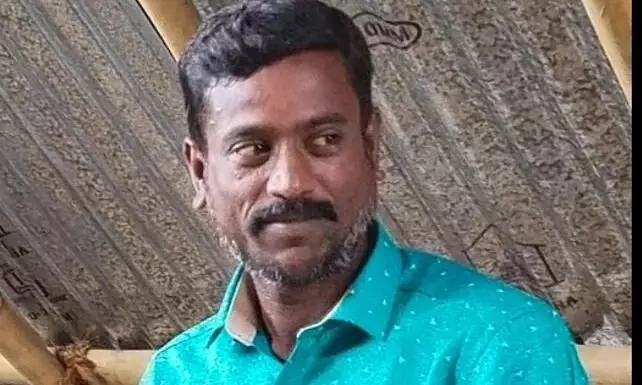 திருத்தணி அருகே கார் மோதி தண்ணீர் கேன் ஏற்றுச்சென்றவர் உயிரிழப்பு திருத்தணி அருகே கார் மோதி தண்ணீர் கேன் ஏற்றுச்சென்றவர் உயிரிழப்பு
