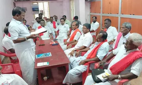 தஞ்சாவூர் அகழியில் படகு சவாரி விடும் திட்டம் ரத்து: இந்திய கம்யூனிஸ்ட் கட்சி கண்டனம் தஞ்சாவூர் அகழியில் படகு சவாரி விடும் திட்டம் ரத்து: இந்திய கம்யூனிஸ்ட் கட்சி கண்டனம்